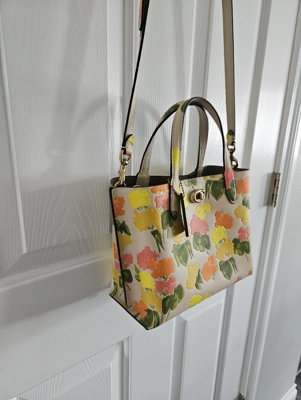 NWOT Coach Willow Tote 24 With Watercolor Floral Print - Picture 4 of 14